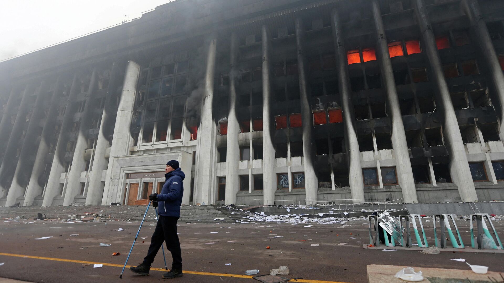 Последствия штурма мэрии Алма-Аты во время акций протеста - РИА Новости, 1920, 07.01.2022