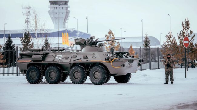 Военная техника на одной из улиц в Нур-Султан