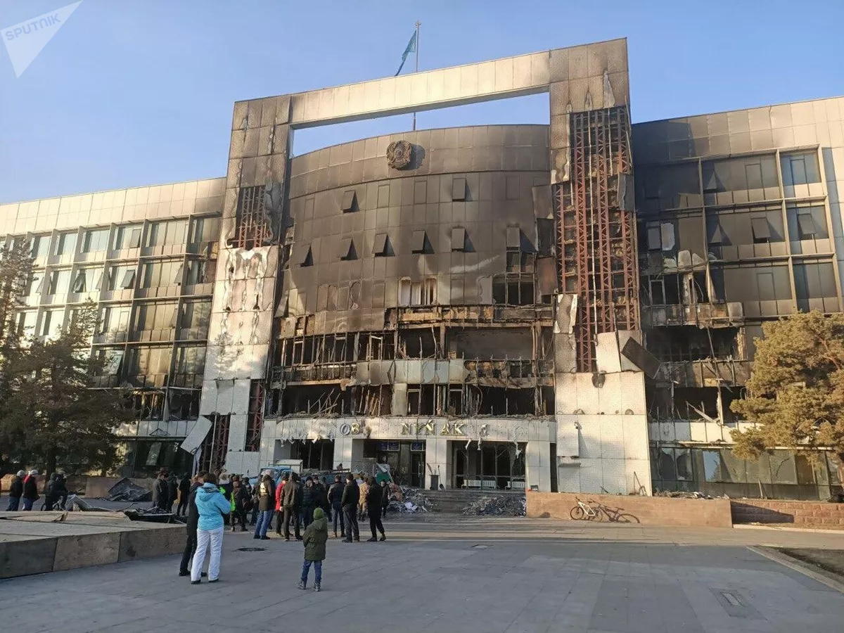 В Талдыкоргане начинается восстановление сожженных погромщиками административных зданий