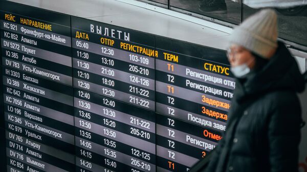 Информационное табло в Международном аэропорту Нурсултан Назарбаев в Нур-Султане