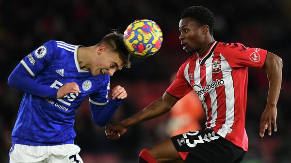 Leicester City's English defender Luke Thomas (L) vies with Southampton's English midfielder Nathan Tella (R) during the English Premier League football match between Southampton and Leicester City at St Mary's Stadium in Southampton, southern England on December 1, 2021. (Photo by Glyn KIRK / AFP) / RESTRICTED TO EDITORIAL USE. No use with unauthorized audio, video, data, fixture lists, club/league logos or 'live' services. Online in-match use limited to 120 images. An additional 40 images may be used in extra time. No video emulation. Social media in-match use limited to 120 images. An additional 40 images may be used in extra time. No use in betting publications, games or single club/league/player publications. / 