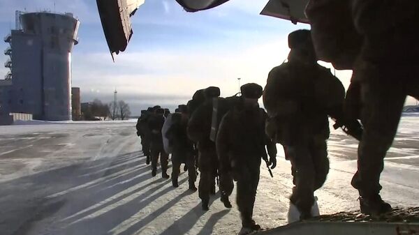 Военнослужащие из состава миротворческих сил ОДКБ 