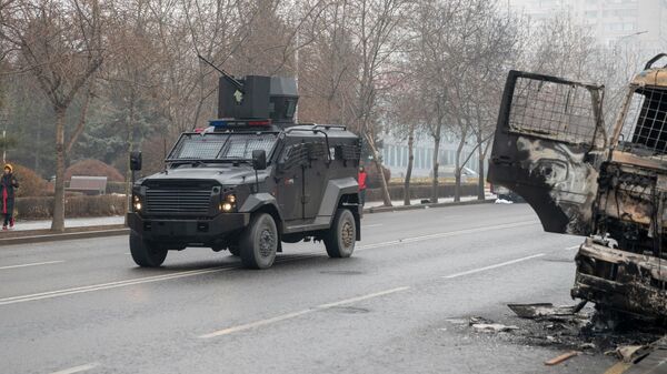 Военная машина  в центре Алма-Аты
