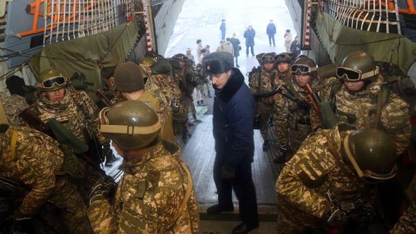 Киргизские миротворцы вылетели в Казахстан с аэродрома Объединенной российской военной базы Кант 