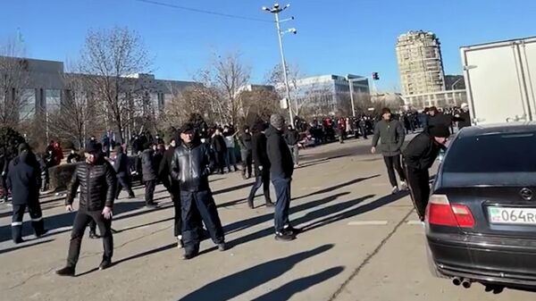 Уйди с дороги! – жители казахстанского Актау жалуются на протестующих, перекрывших дорогу