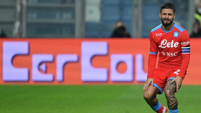 Napoli's Italian forward Lorenzo Insigne reacts during the Italian Serie A football match between Sassuolo and Napoli on December 01, 2021 at the Citta del Tricolore stadium in Reggio Emilia. (Photo by Alberto PIZZOLI / AFP)