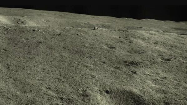 Фотография объекта у кратера Фон Карман, сделанная камерой лунохода Юйту-2