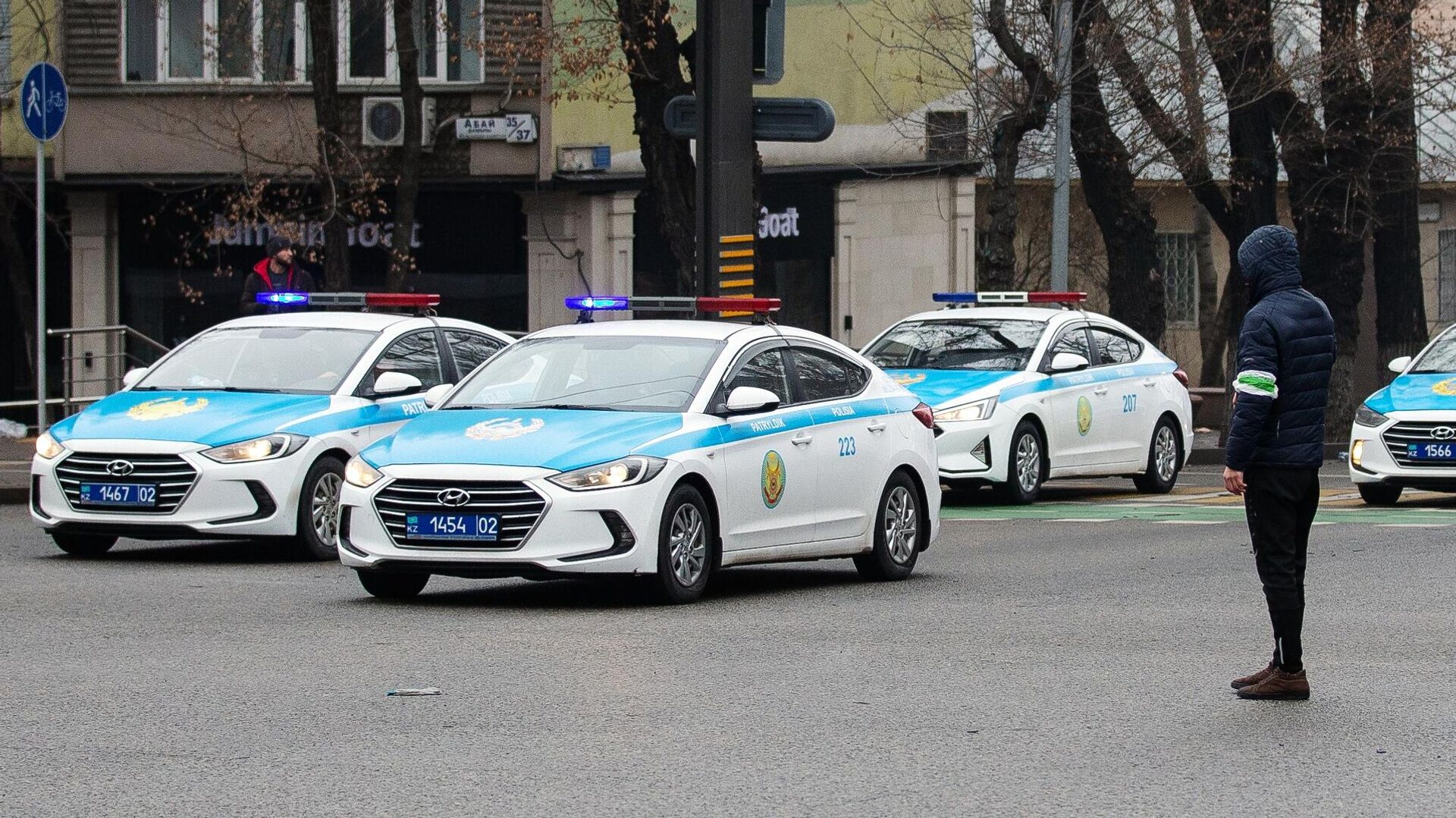 Автомобили полиции в центре Алма-Аты - РИА Новости, 1920, 10.01.2022