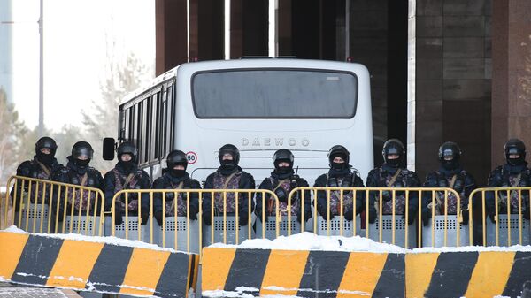 Подразделения полиции у дворца президента Казахстана Акорда в Нур-Султане