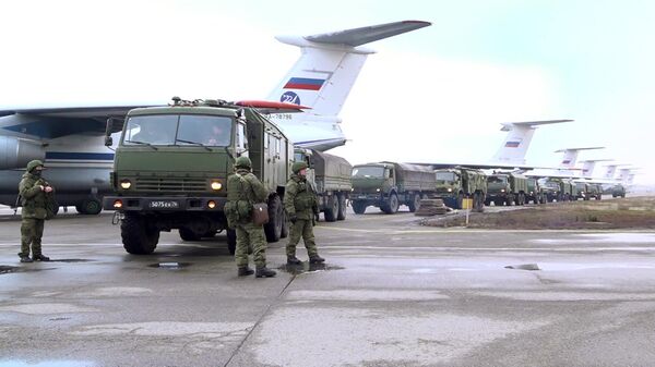 Личный состав и военная техника из состава миротворческих сил ОДКБ на аэродроме в Алма-Ате