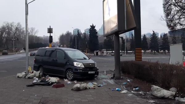 Разбитый автомобиль в Алма-Ате. Стоп-кадр с видео