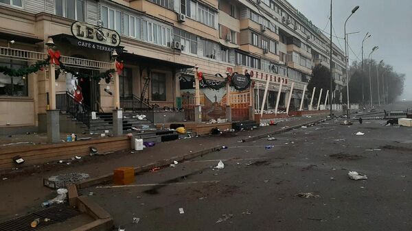 На улице Сатпаева в Алма-Ате после беспорядков