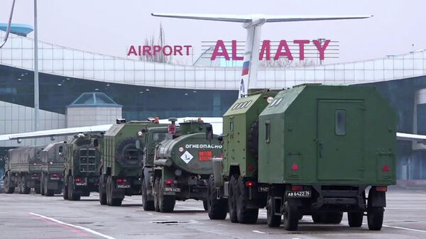 Военная техника российской части миротворческих сил ОДКБ на аэродроме в Алма-Ате