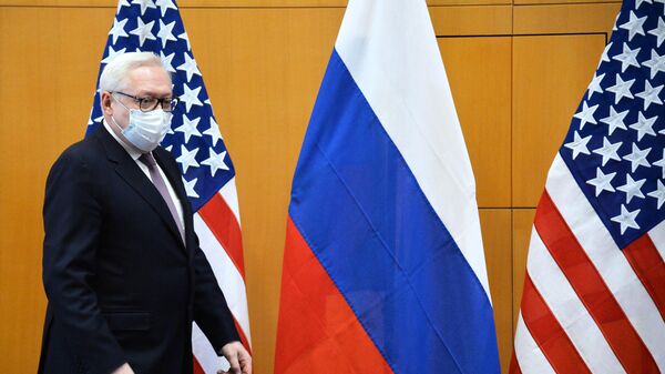 Заместитель министра иностранных дел РФ Сергей Рябков во время двусторонних переговоров по безопасности между США и Россией в Женеве