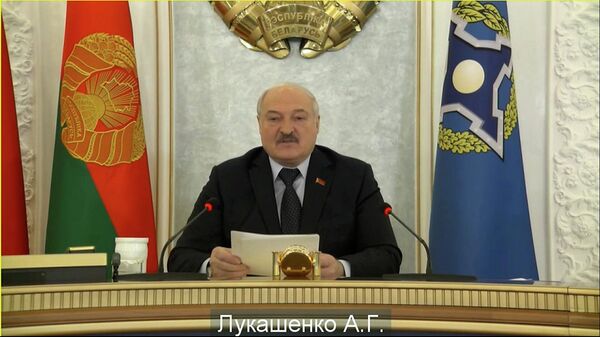 Лукашенко: Будем смотреть резко по сторонам, свернем шею