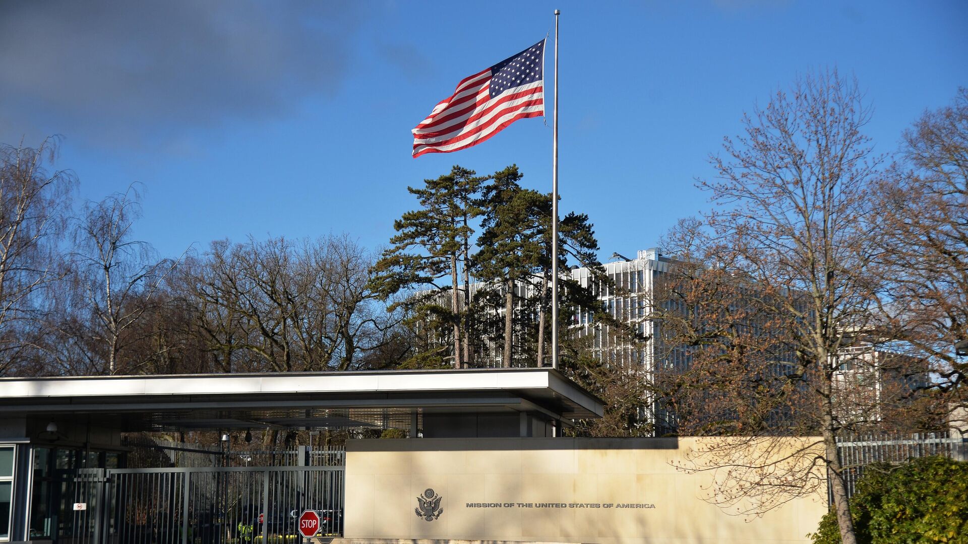 Здание миссии США при международных организациях в Женеве, где проходят двусторонние переговоры по безопасности между США и Россией - РИА Новости, 1920, 10.01.2022