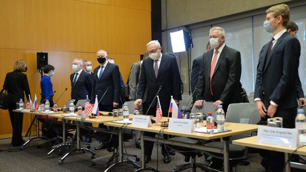 Участники двусторонних переговоров по безопасности между США и Россией в Женеве