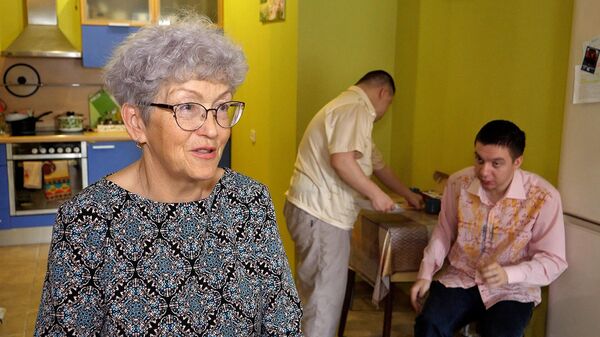 Пенсионерка из Иркутска стала бабушкой для детей с инвалидностью