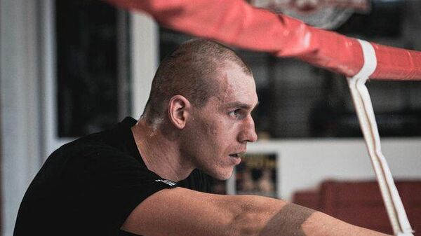 Польский боксер Дамьян Кныба нокаутировал соперника серией ударов в воздух