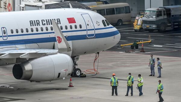 Самолет авиакомпании Air China в аэропорту Пудун, Шанхай 