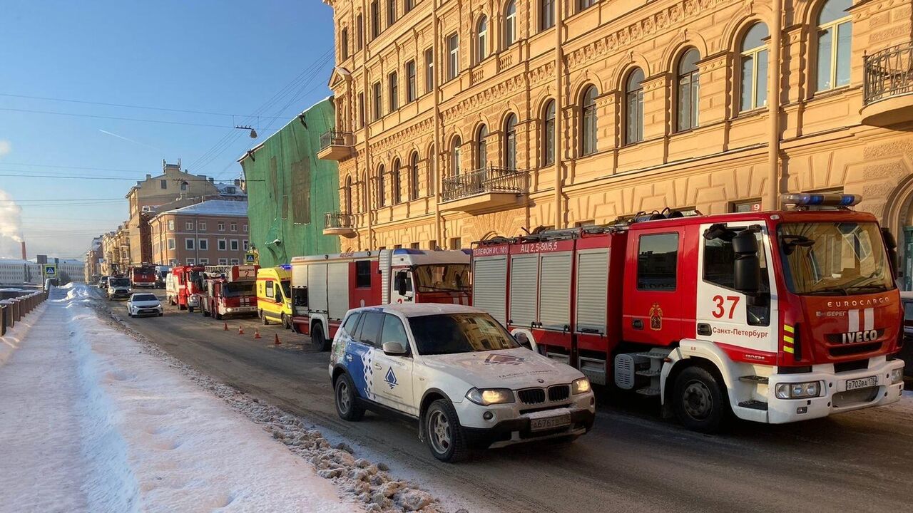 Пожар в доходном доме в центре Петербурга локализовали - РИА Новости,  11.01.2022