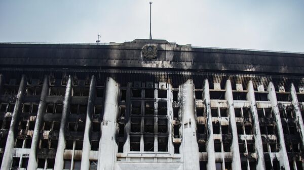 Пострадавшее от пожара здание Акимата в Алма-Ате