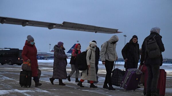 Россияне, эвакуированные из Алма-Аты на военно-транспортных самолетах Министерства обороны РФ