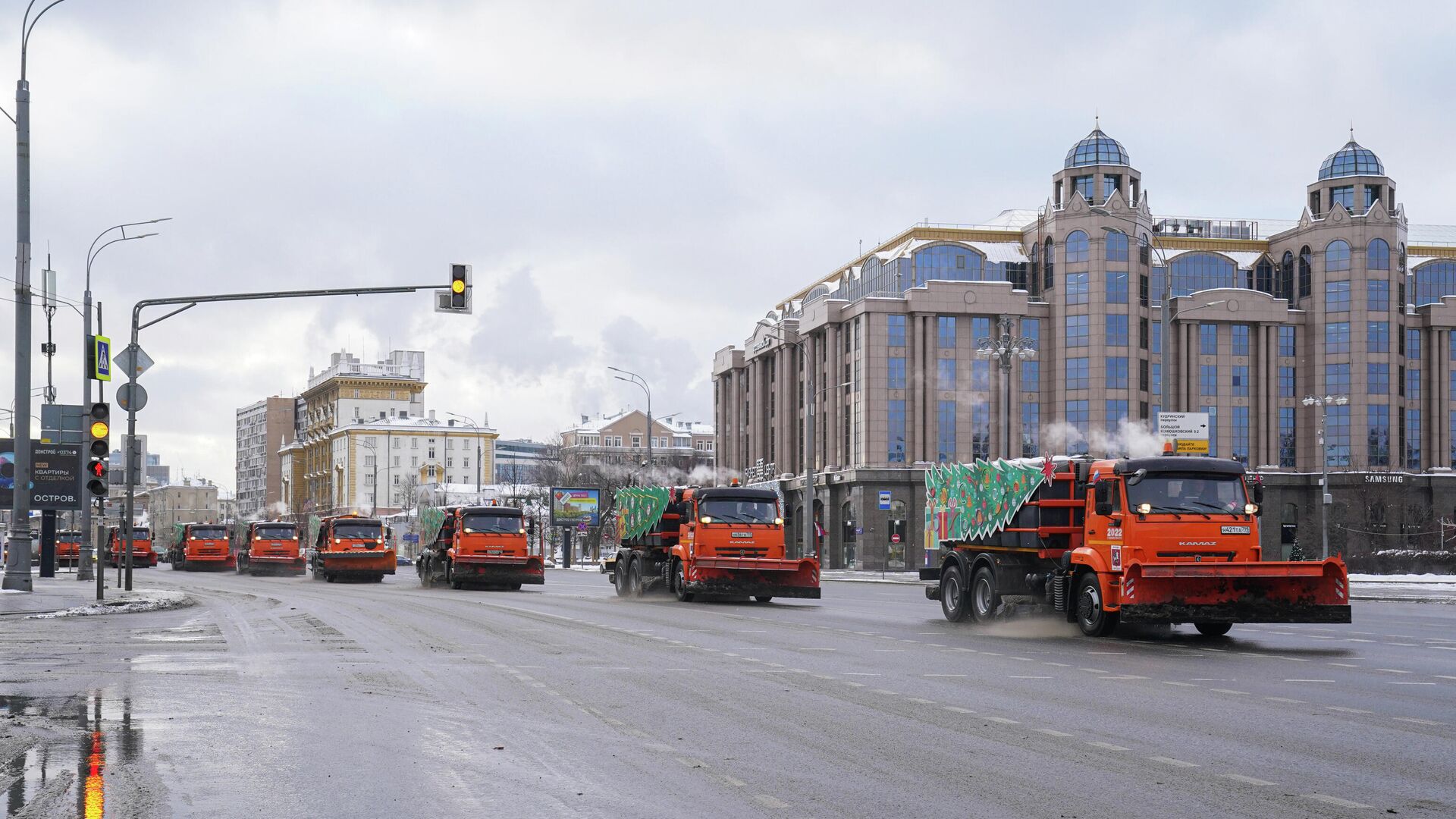 Уборка снега в Москве - РИА Новости, 1920, 13.01.2022