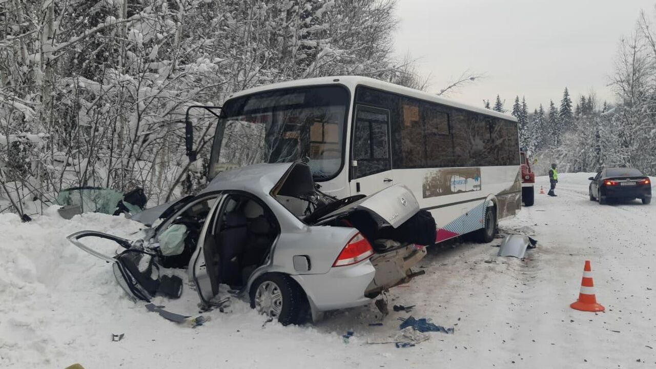 В ДТП с автобусом в Красноярском крае погибли четыре человека - РИА  Новости, 12.01.2022