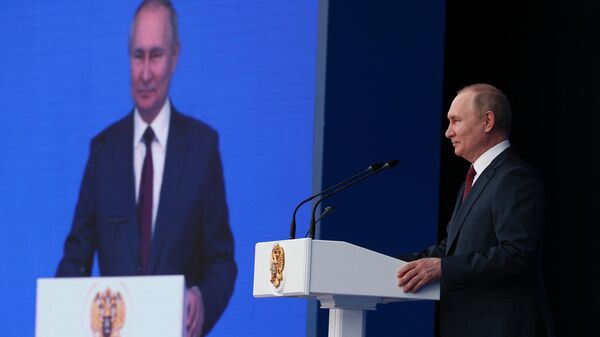 Президент РФ Владимир Путин Путин выступает на торжественном заседании, посвящённом 300-летию со дня образования органов прокуратуры