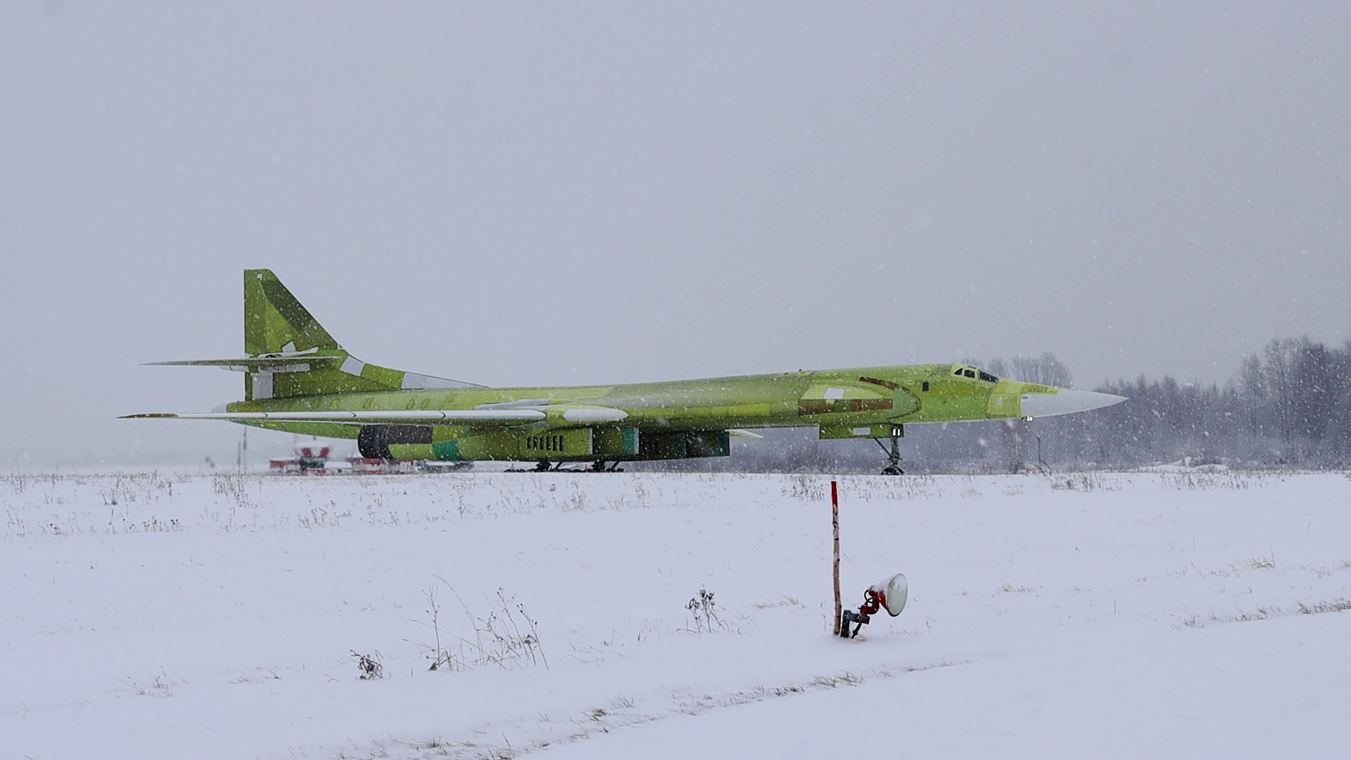 Стратегический сверхзвуковой бомбардировщик-ракетоносец Ту-160М совершил первый полет - РИА Новости, 1920, 04.02.2022