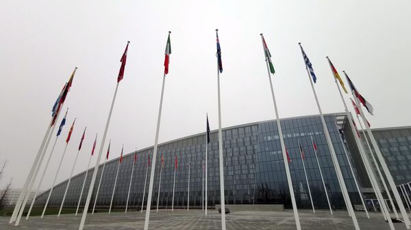 Флаги государств-участников перед штаб-квартирой НАТО в Брюсселе