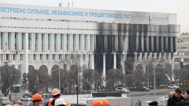 Пострадавшее от пожара во время беспорядков здание Акимата в Алма-Ате