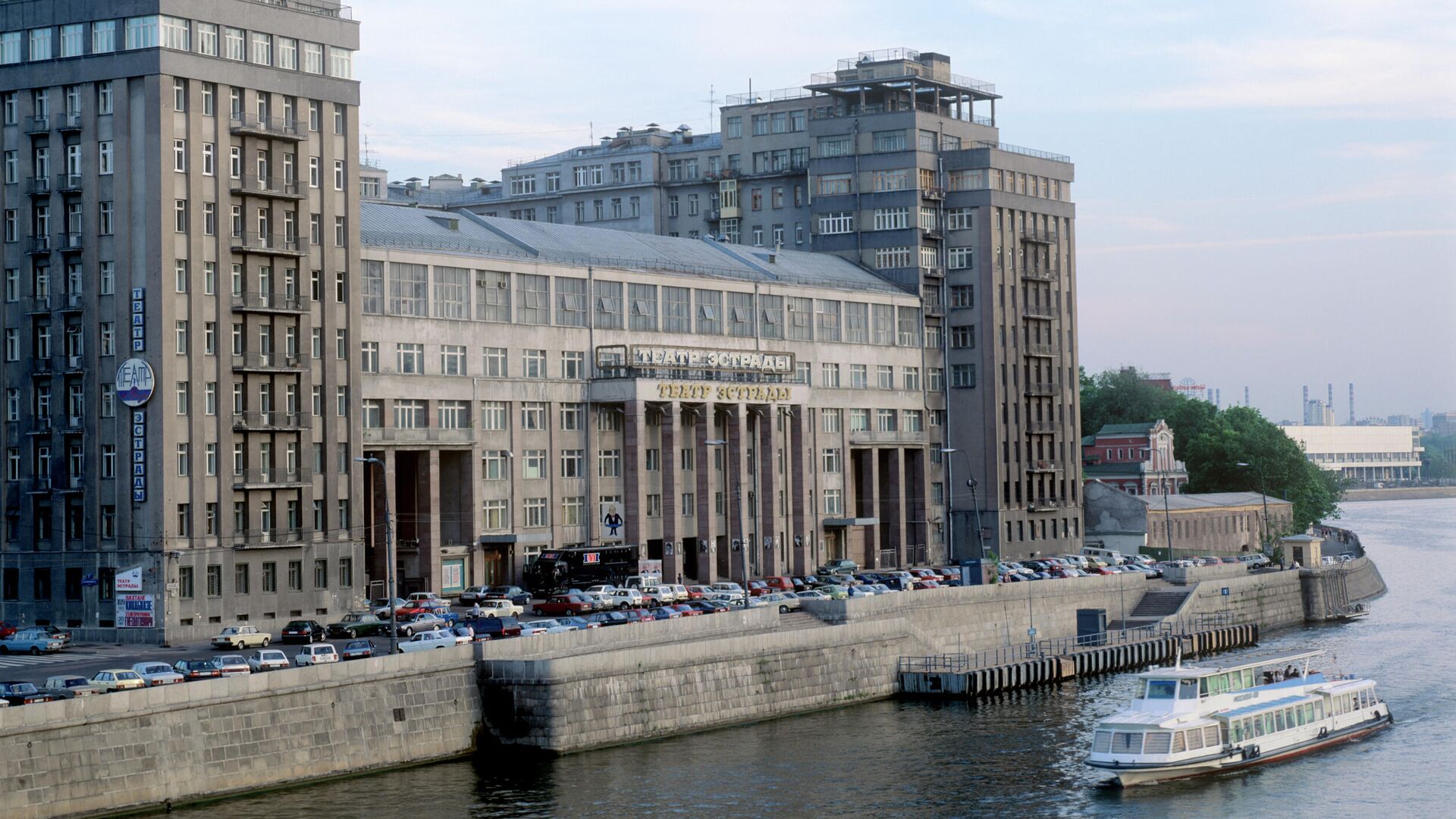 Здание Московского Государственного театра эстрады на Берсеневской набережной в Москве  - РИА Новости, 1920, 21.04.2022