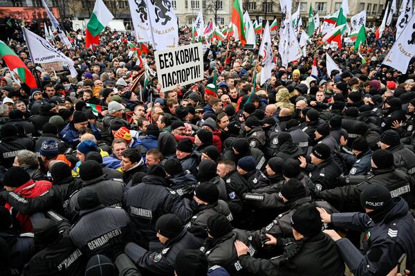 Акции против антиковидных ограничений в Софии, Болгария
