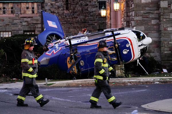 Потерпевший крушение медицинский вертолет в районе Дрексел-Хилл, штат Пенсильвания, США 