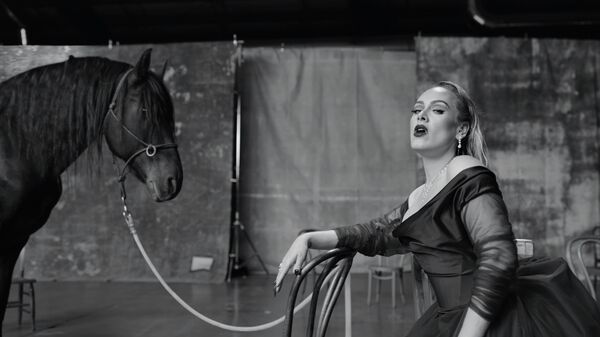 Adele - Oh My God. Кадр из видео