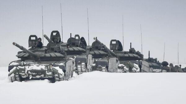 Колонна танков Т-72Б3 во время военных учений 