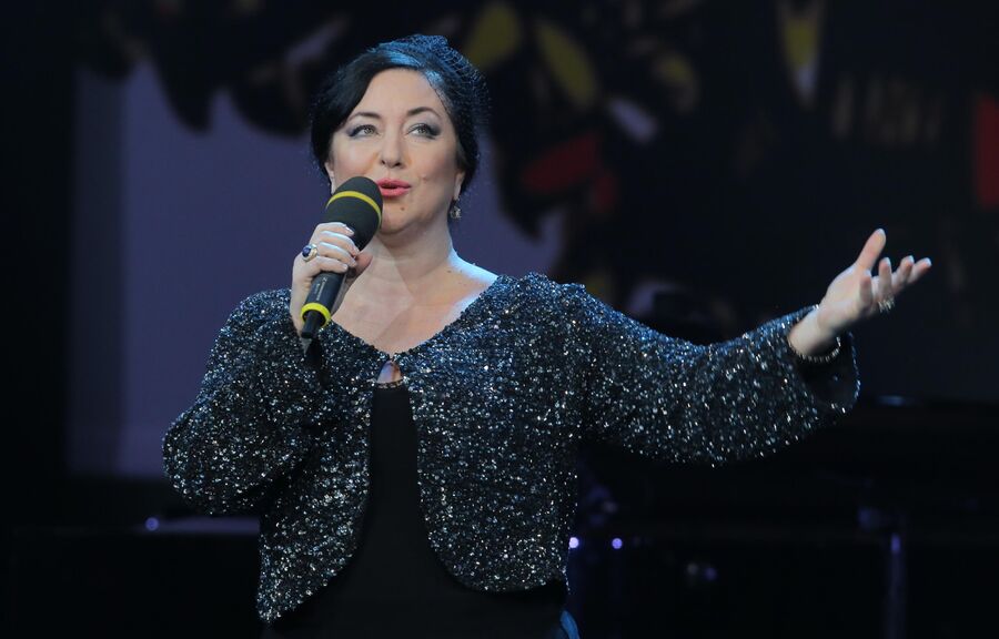 Певица Тамара Гвердцители выступает на XXVI церемонии награждения лауреатов театральной премии Хрустальная Турандот в Москве
