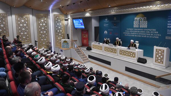 Пленарное заседание, посвященное празднованию 1100-летия официального принятия ислама народами Волжской Булгарии, в конференц-зале Московской Соборной мечети