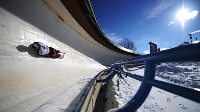Российский скелетонист на трассе в Калгари во время этапа Кубка мира Российский скелетонист на трассе в Калгари во время этапа Кубка мира