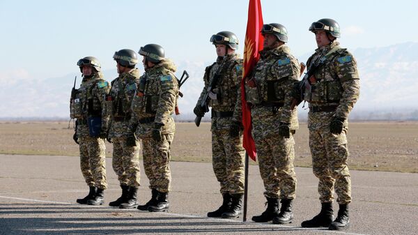 Военнослужащие киргизского контингента миротворческих сил ОДКБ на базе Скорпион в городе Токмак