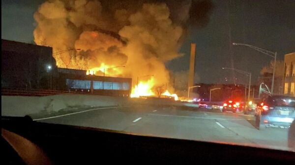 Пожар на складе химикатов в городе Пассаик в Нью-Джерси