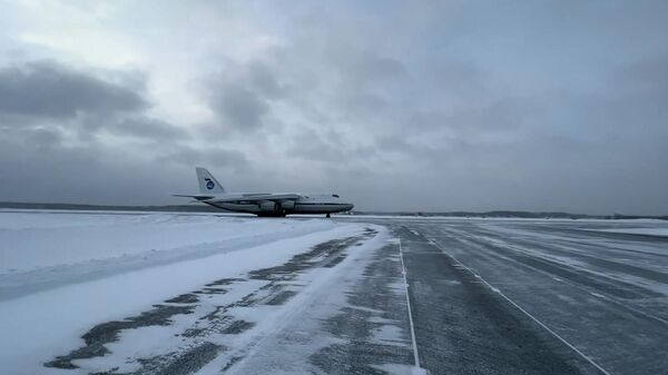 Первые два самолета ВКС с российскими миротворцами прибыли из Казахстана. Кадры Минобороны