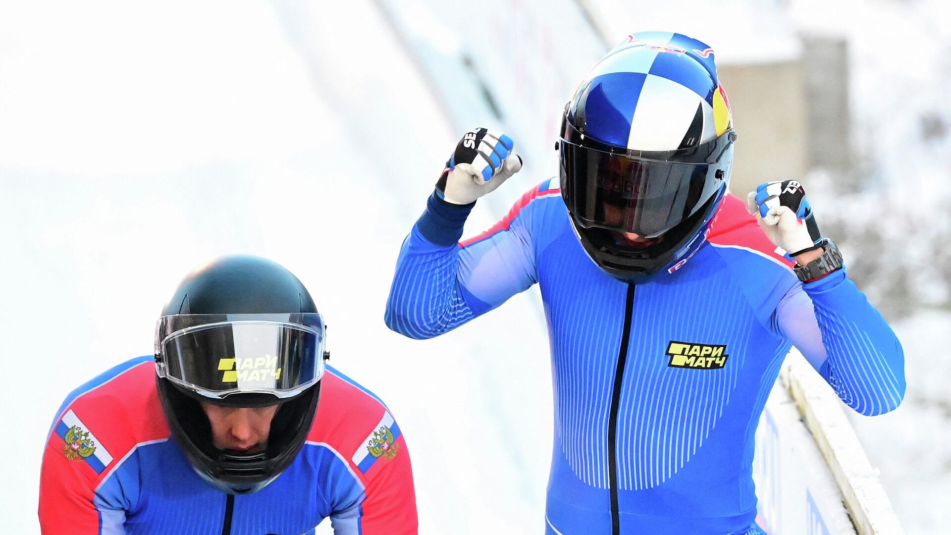 Rostislav Gaitiukevich (R) and Mikhail Mordasov of Russia react after placing third in the 2-men Bobsleigh race in Altenberg on December 4, 2021. (Photo by Tobias SCHWARZ / AFP) - РИА Новости, 1920, 15.01.2022