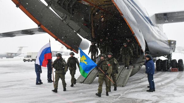 Военнослужащие РФ контингента миротворческих сил ОДКБ на аэродроме Чкаловский, вернувшиеся после выполнения задач в Республике Казахстан