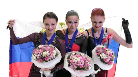 Анна Щербакова, Камила Валиева, Александра Трусова (слева направо)
