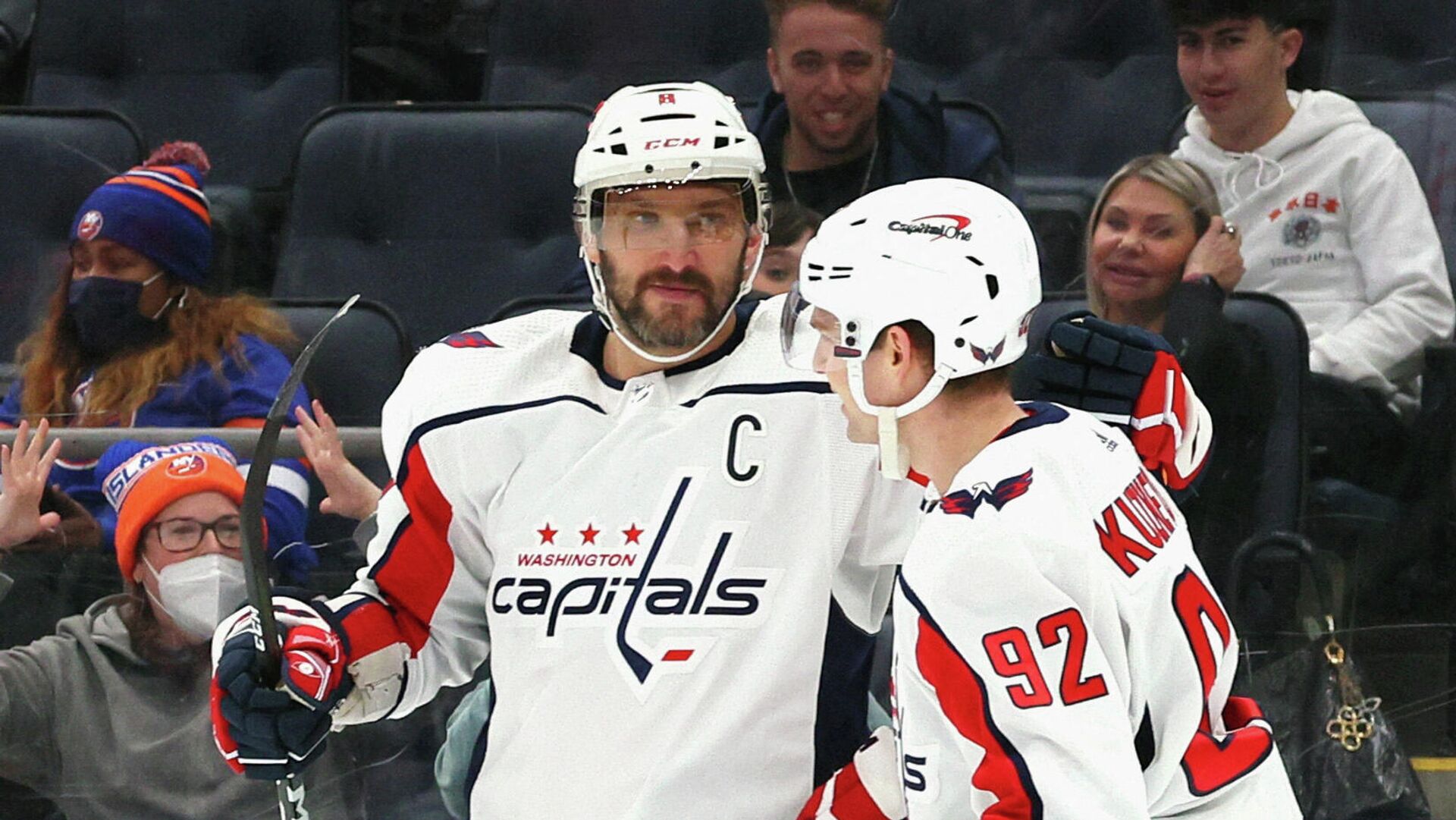 ELMONT, NEW YORK - JANUARY 15: Alex Ovechkin #8 of the Washington Capitals celebrates his empty net insurance goal against the New York Islanders and is joined by Evgeny Kuznetsov at the UBS Arena on January 15, 2022 in Elmont, New York. The Capitals shut out the Islanders 2-0.   Bruce Bennett/Getty Images/AFP (Photo by BRUCE BENNETT / GETTY IMAGES NORTH AMERICA / Getty Images via AFP) - РИА Новости, 1920, 16.01.2022