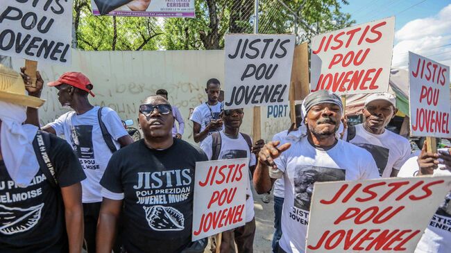 Жители Гаити митингуют с требованиями справедливого расследования убийства президента страны Жовенеля Моиза