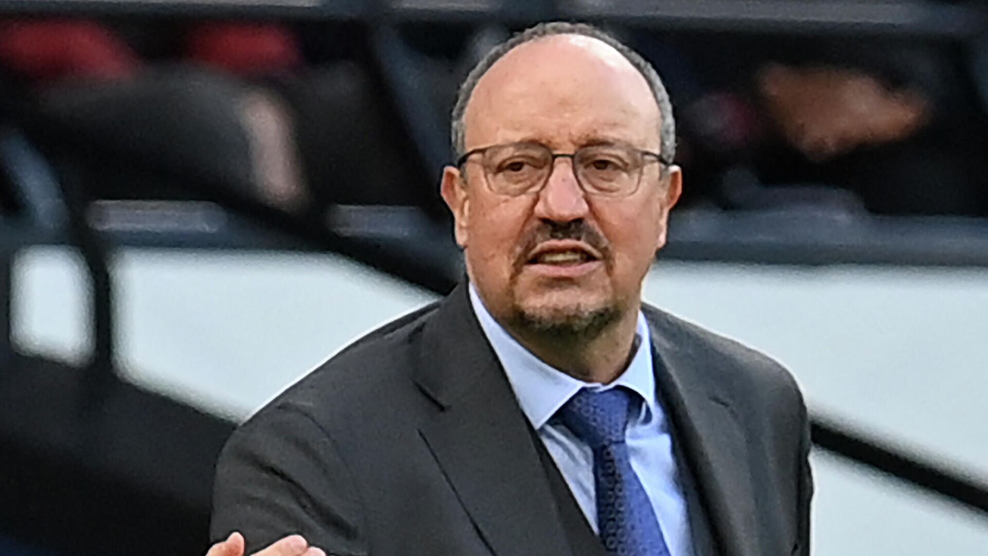 (FILES) In this file photo taken on November 21, 2021 Everton's Spanish manager Rafael Benнtez gestures on the touchline during the English Premier League football match between Manchester City and Everton at the Etihad Stadium in Manchester, north west England. - Rafael Benitez sacked as Everton manager, the club have announced on January 16. (Photo by Paul ELLIS / AFP) / RESTRICTED TO EDITORIAL USE. No use with unauthorized audio, video, data, fixture lists, club/league logos or 'live' services. Online in-match use limited to 120 images. An additional 40 images may be used in extra time. No video emulation. Social media in-match use limited to 120 images. An additional 40 images may be used in extra time. No use in betting publications, games or single club/league/player publications. /  - РИА Новости, 1920, 16.01.2022